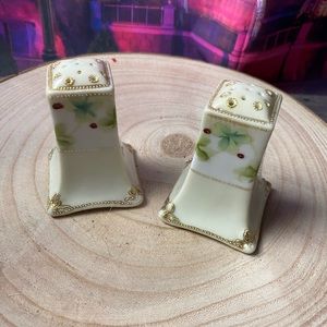 Holiday Salt  & Pepper Shakers Vintage